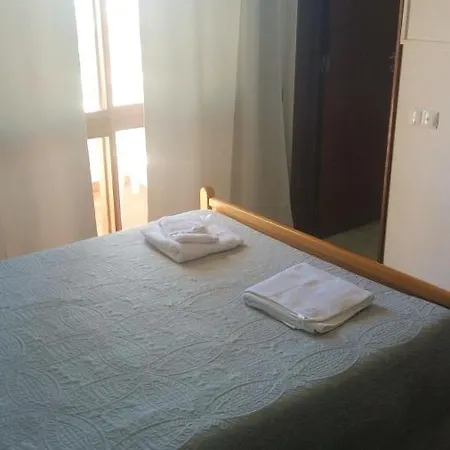 With One Bedroom In Alvor With Wonderful City View And Wifi 100 M From The Beach Апартаменты Портиман